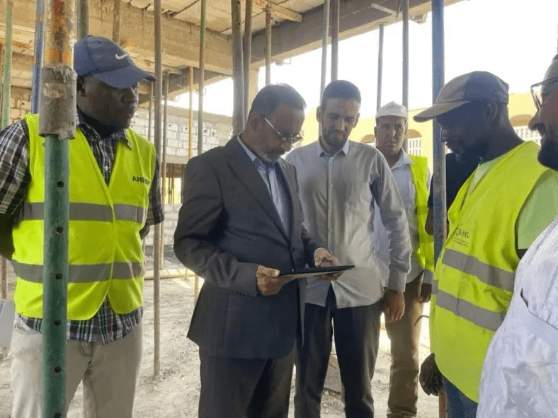 Le délégué général de Taazour sur les chantiers des constructions scolaires réalisées par son institution