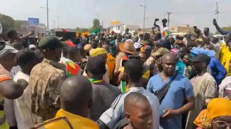 Les maliens manifestent devant l’ambassade d’Algérie à Bamako pour demander des excuses d’Alger
