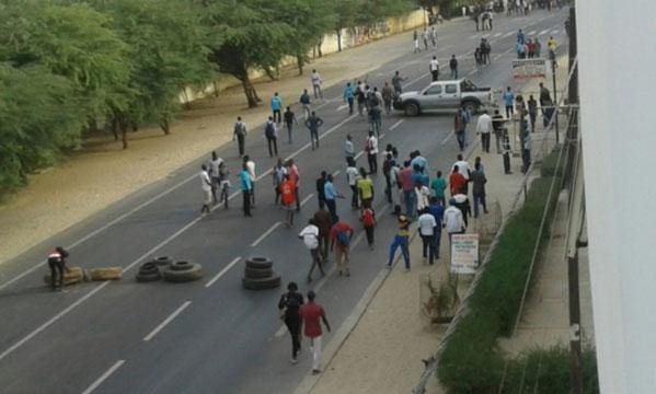 Sénégal : un mort et 20 blessés dans des heurts entre policiers et étudiants
