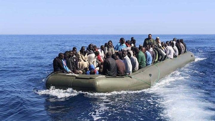 Plus de 300 migrants sauvés près des côtes libyennes