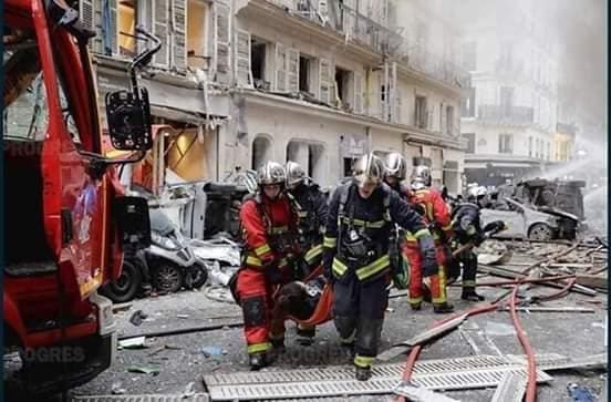 Deux morts et des dizaines de blessés ans une explosion au centre de Paris