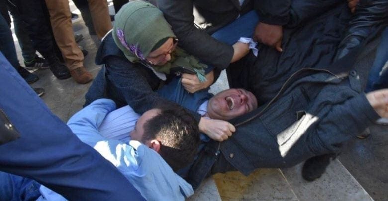 Algérie : arrestation de 10 journalistes lors d’une manifestation contre la censure