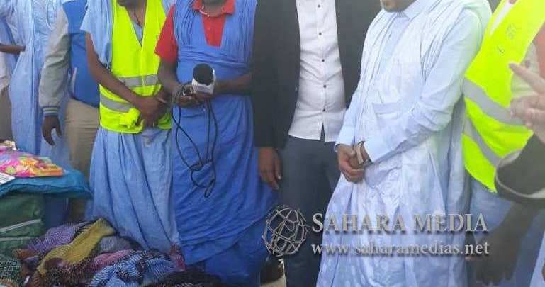 Le candidat Mourteji El Wafi explique son programme devant commerçants et visiteurs du marché de Nouakchott
