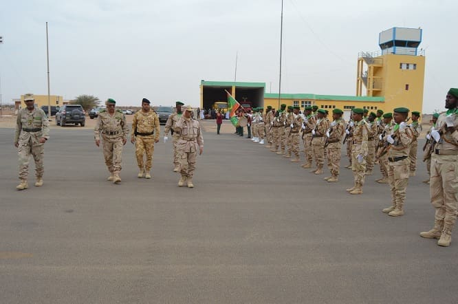 Le chef d’état-major général des armées en visite dans les unités du secteur est