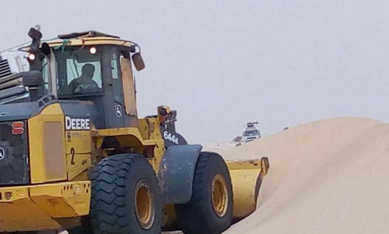 La SNIM intervient pour désensabler la route de Nouadhibou