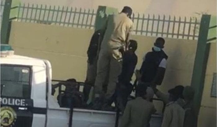 Un policier sanctionné pour avoir giflé un étudiant