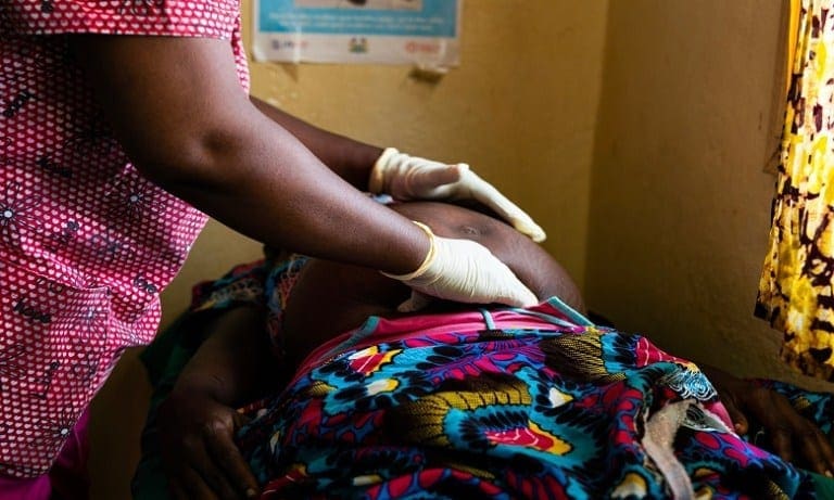 Une jeune malienne enceinte de sextuplés suivie médicalement au Maroc