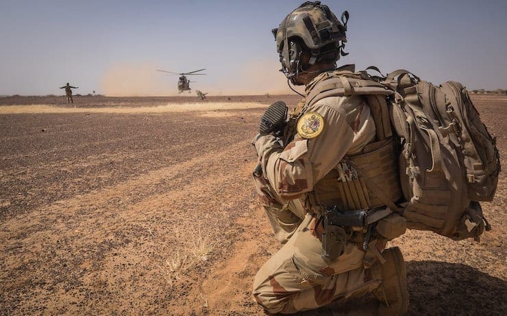La France décide de suspendre les opérations militaires communes avec l’armée malienne