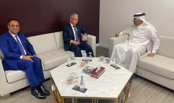 Rencontre à Doha entre le porte-parole du gouvernement mauritanien et le président du conseil des ministres qatari