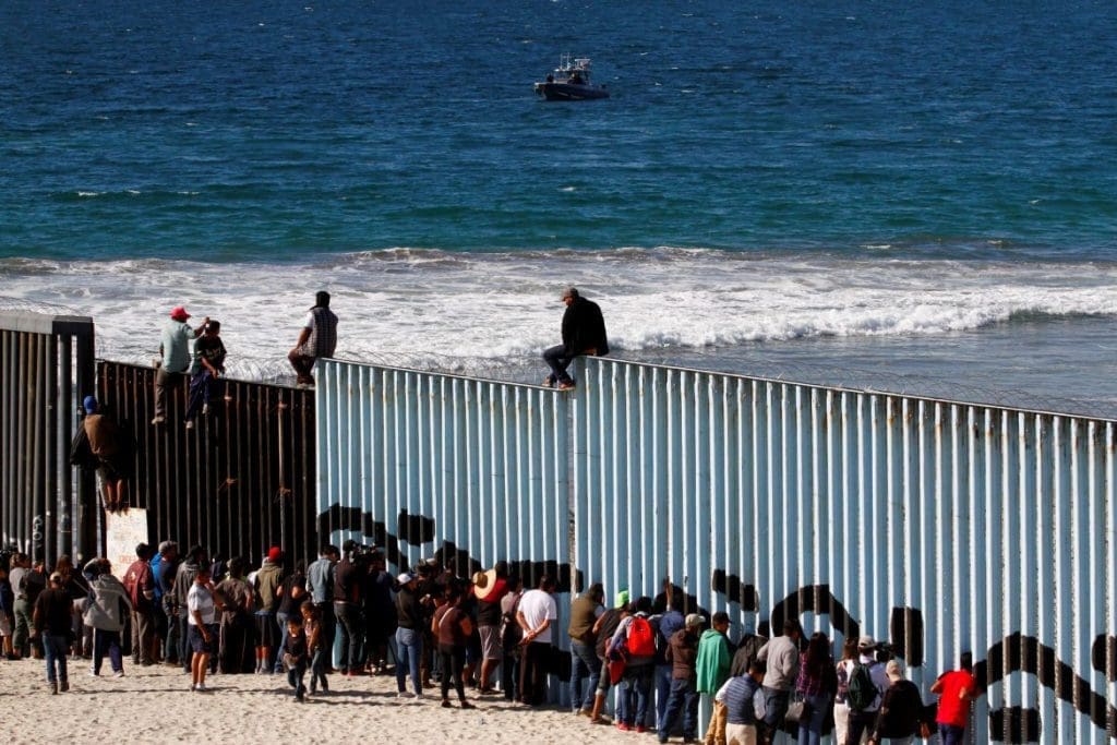 Les autorités mexicaines ont sauvé 139 migrants clandestins menacés de suffocation dans une remorque