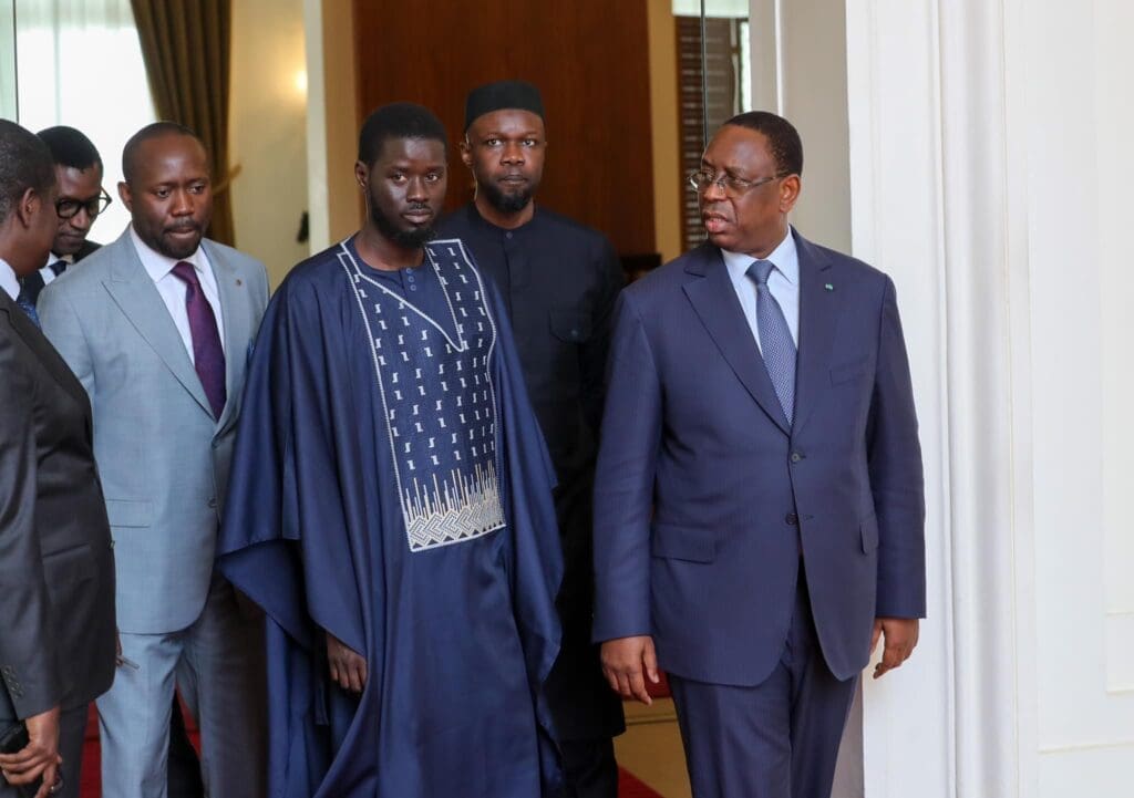 Sénégal : Maki Sall a reçu le nouveau président élu en présence de Sonko
