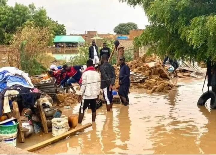 A cause des inondations : un naufragé et des dizaines d’habitations détruites