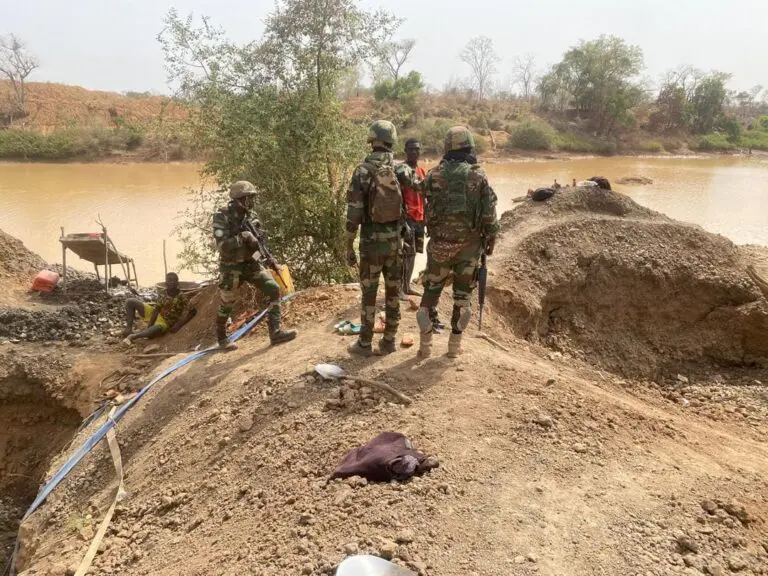 Le Sénégal démantèle un site d’orpaillage illégal à sa frontière avec le Mali