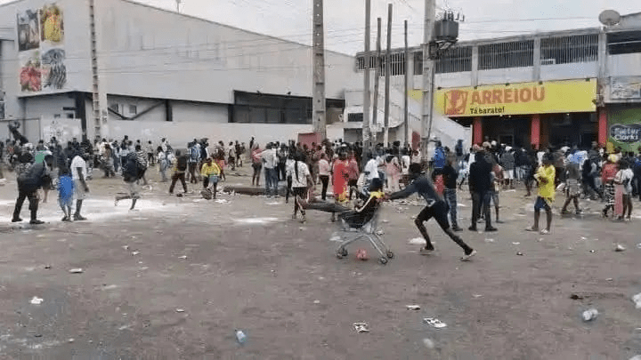 Angola : plusieurs commerces mauritaniens vandalisés lors des violentes manifestations que connait le pays