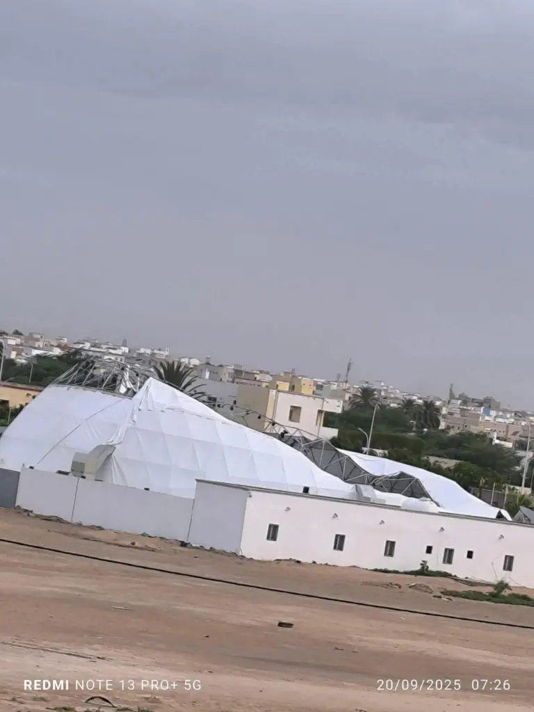 Le dôme du musée de la vie du prophète partiellement affecté par le passage d’un vent violent à Nouakchott