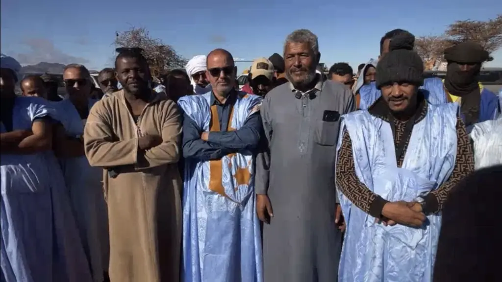 Tiris Zemour : les orpailleurs manifestent à Zouerate contre la décision des autorités de leur interdire d’aller au-delà de 10 km de la frontière algérienne