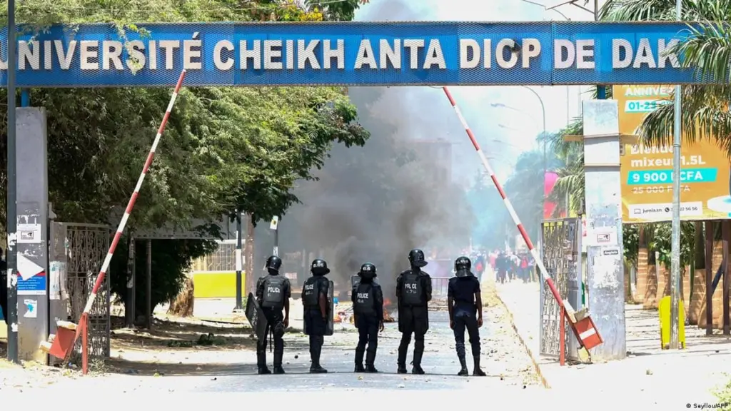 Sénégal : ouverture d’une enquête suite au décès d’un étudiant lors de violences policières sur le campus universitaire