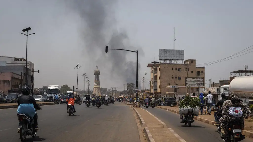 Mali : l’armée annonce avoir neutralisé 200 assaillants et qu’elle continue une opération de ratissage après les attaques du samedi