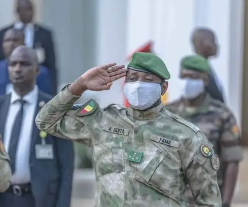 Mali : le président de la transition s’approprie le portefeuille de la défense cumulativement avec ses fonctions