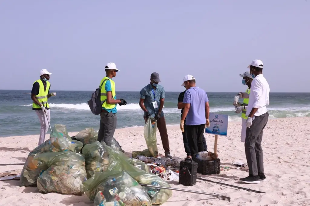 Journée de nettoyage de la plage de Nouakchott à l’initiative de l’organisation « les amis de l’Atlantique »