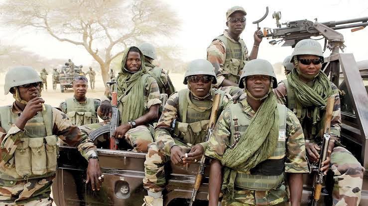 Nigéria : la présidence décide une importante augmentation de salaires pour les militaires atteignant 80% pour les soldats