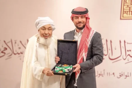 La plus haute distinction jordanienne décernée par le roi Abdalla II au président du forum d’Abou Dhabi pour la paix
