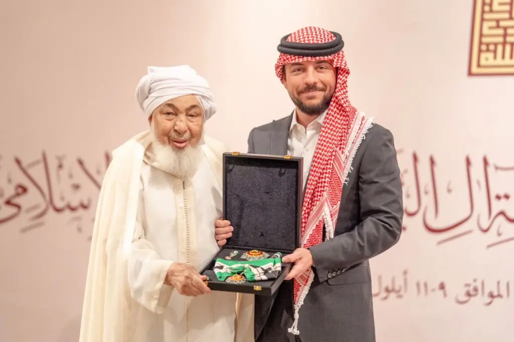 La plus haute distinction jordanienne décernée par le roi Abdalla II au président du forum d’Abou Dhabi pour la paix