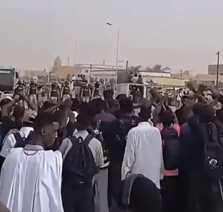 Après la manifestation des étudiants le parti « Mauritanie en Avant » demande l’augmentation des bus universitaires et l’amélioration des services